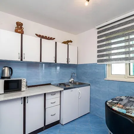 & Alan - One Bedroom With Balcony And Sea View Apartment *