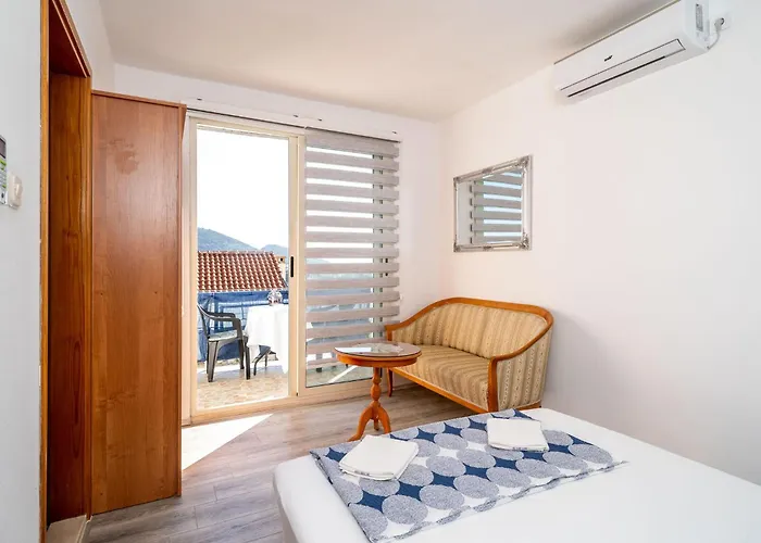 & Alan - One Bedroom With Balcony And Sea View *