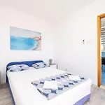 & Alan - One Bedroom With Balcony And Sea View Apartman *