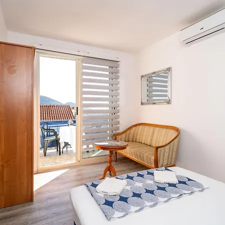 & Alan - One Bedroom With Balcony And Sea View *