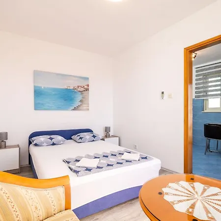 & Alan - One Bedroom With Balcony And Sea View *