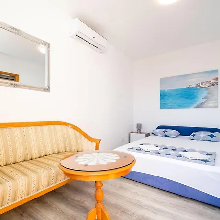 & Alan - One Bedroom With Balcony And Sea View Apartment