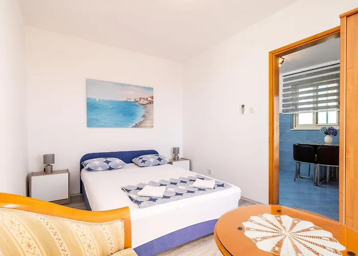 & Alan - One Bedroom With Balcony And Sea View *